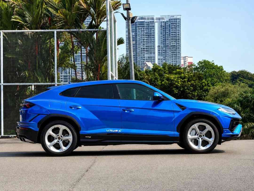 Lamborghini Urus S 4.0 V8 (A) (Category: Used Cars) located in Singapore. Submitted by signaturemotors (Listing ID 1459516874, Image 3). Description: Showroom: 237 ALEXANDRA ROAD 237 Alexandra Road #02-04 Singapore 159929 1 Owner! Full Agent Maintained! Still Under Agent EuroSports Warranty Till Jan 2029! High Specs S Model! Not Your Usual Urus. The Urus S Uses An Adaptive Air Suspension Designed For A More Comfortable, Smooth Ride On Everyday Ro