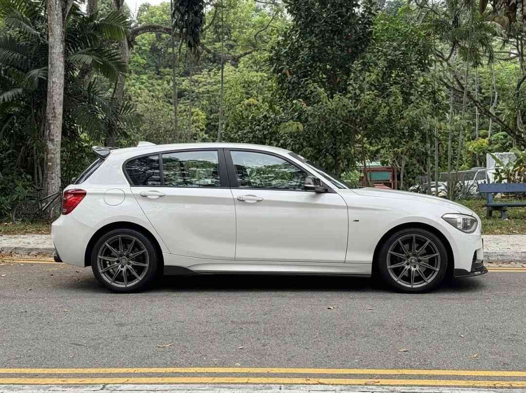 BMW 1 Series Hatchback 118i 5dr (A) (Category: Used Cars) located in Singapore. Submitted by carousellcars (Listing ID 1450396590, Image 2). Description: We pride ourselves on offering some of the most competitive deals in the market, ensuring that you can make informed decisions with complete confidence. Every step of the purchasing process is handled with professionalism and integrity, reflecting our commitment to building long-term trust and l