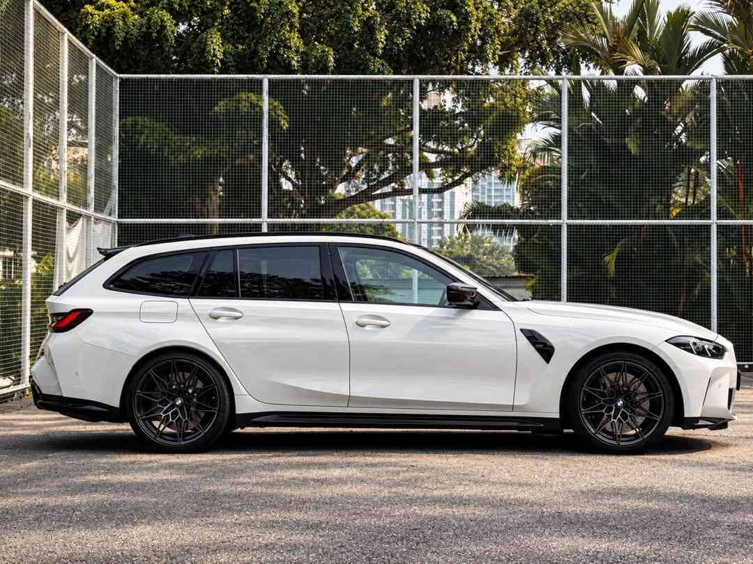 BMW M3 Touring 3.0 Competition M xDrive (A) (Category: Used Cars) located in Singapore. Submitted by signaturemotors (Listing ID 1462457574, Image 3). Description: Showroom: 237 ALEXANDRA ROAD 237 Alexandra Road #02-04 Singapore 159929 1 Owner. Full Agent Maintained! Still Under Agent 5+5 BSI Warranty Package! 1 And Only M3 Touring xDrive. Guaranteed Showroom Condition. Come With Widescreen Curved 12.3" Multifunctional Instrument Display And A Hi