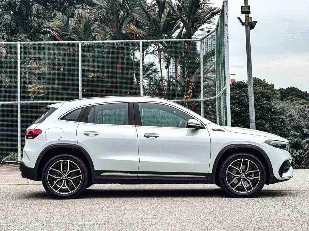 Mercedes-Benz EQA Electric EQA250 AMG Line 66.5 kWh (A) (Category: Used Cars) located in Singapore. Submitted by signaturemotors (Listing ID 1443403197, Image 3). Description: Showroom: 237 ALEXANDRA ROAD 237 Alexandra Road #02-04 Singapore 159929 C&C high spec EQA250 AMG Line model! 1 owner! Low mileage. Come with 8 years battery warranty by agent C&C. Stunning digital white metallic exterior with sporty Alcantara leather seats and red stitching