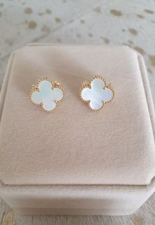 (Category: ) located in . Submitted by luxnjewels (Listing ID 1412952248, Image 1). Description: .
