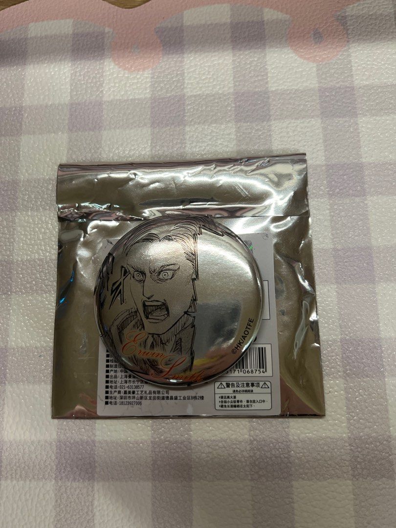 進擊的巨人展 艾爾文團長 襟章 （分類：復古收藏品）位於 Hong Kong。 由 nyanglighting 提交（商品編號 1412967789，圖片 1）。簡介： 放35全包。