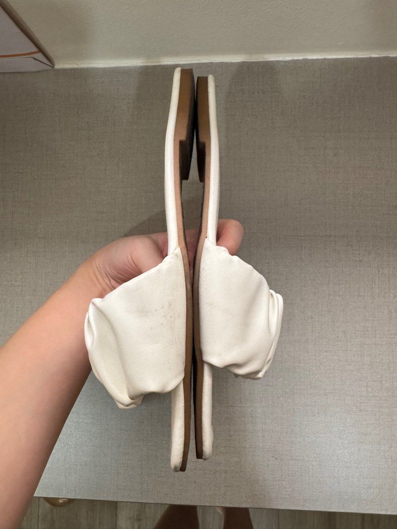 Alberto White Slip-Ons (Size 39) (Category: Slippers and slides) located in Quezon City. Submitted by declutter_cts (Listing ID 1412928495, Image 3). Description: Barely worn.