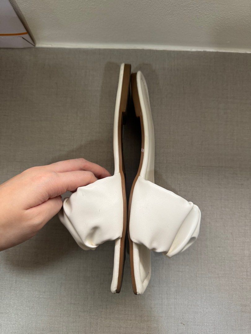 Alberto White Slip-Ons (Size 39) (Category: Slippers and slides) located in Quezon City. Submitted by declutter_cts (Listing ID 1412928495, Image 2). Description: Barely worn.