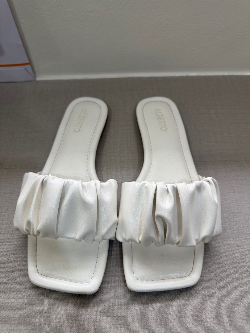 Alberto White Slip-Ons (Size 39) (Category: Slippers and slides) located in Quezon City. Submitted by declutter_cts (Listing ID 1412928495, Image 1). Description: Barely worn.