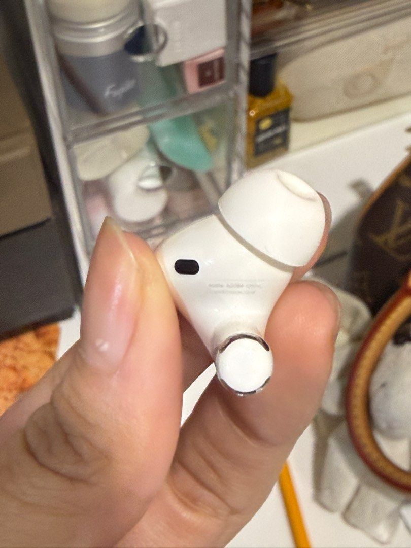 Apple AirPods Pro LEFT 1st gen (Category: Earphones) located in Makati City. Submitted by _saleph_ (Listing ID 1413015536, Image 2). Description: - Apple AirPods Pro - White earphones - Left earbud included - Model: A2083 - Features black vent and silver tip - bought on here, found the one i lost..
