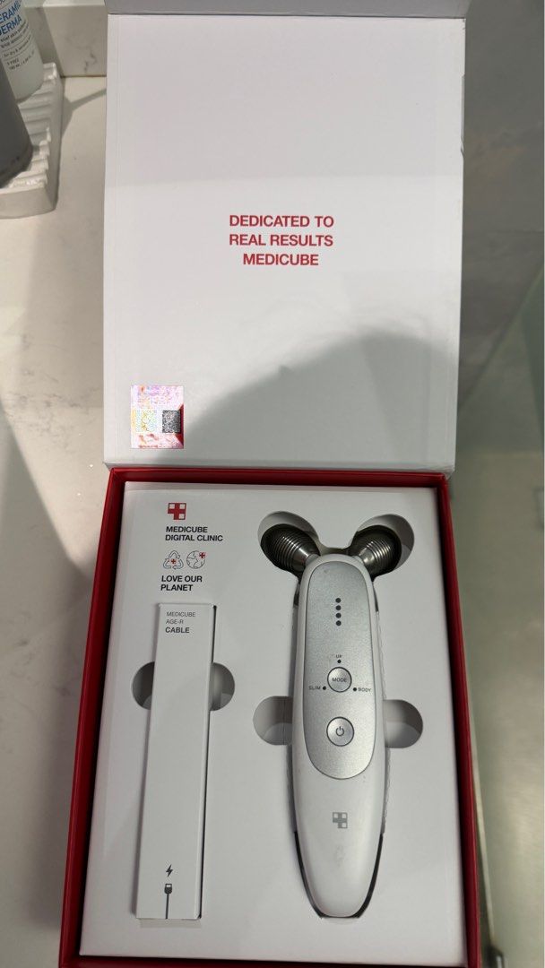Authentic Medicube AGE-R DERMA EMS SHOT (Category: Face Care) located in Quezon City. Submitted by jkvante (Listing ID 1413026950, Image 2). Description: Used ONCE. Full inclusions + stand Add +500 for the AGE-R Booster Gel (see last pic) Price is firm.