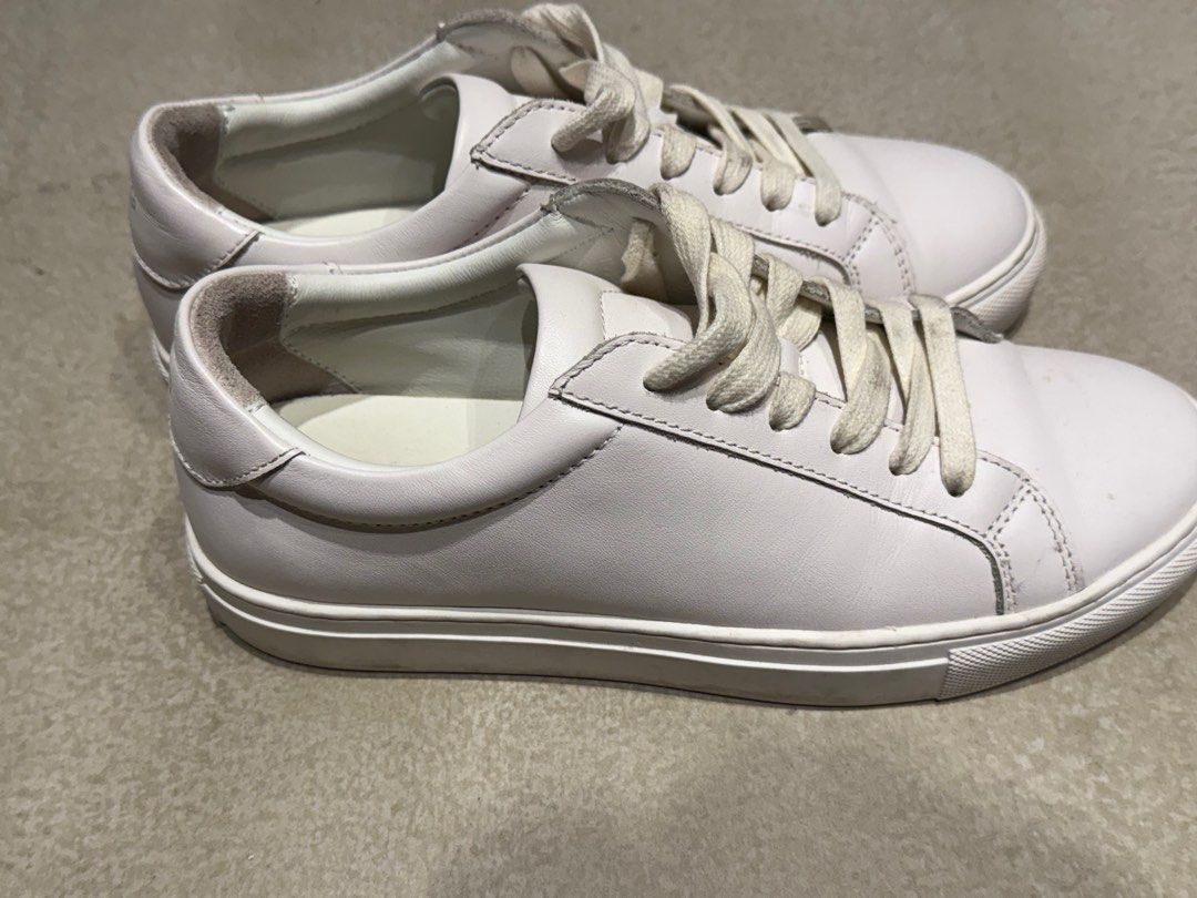 AVG all white sneakers (Category: Sneakers) located in Quezon City. Submitted by aml2020 (Listing ID 1412951547, Image 2). Description: AVG Women’s all white sneakers Size 38 no meetups/no COD payment via Gcash/BPI QR only no return/no exchange pickup via courier only c/o buyer - Muntinlupa/BGC.