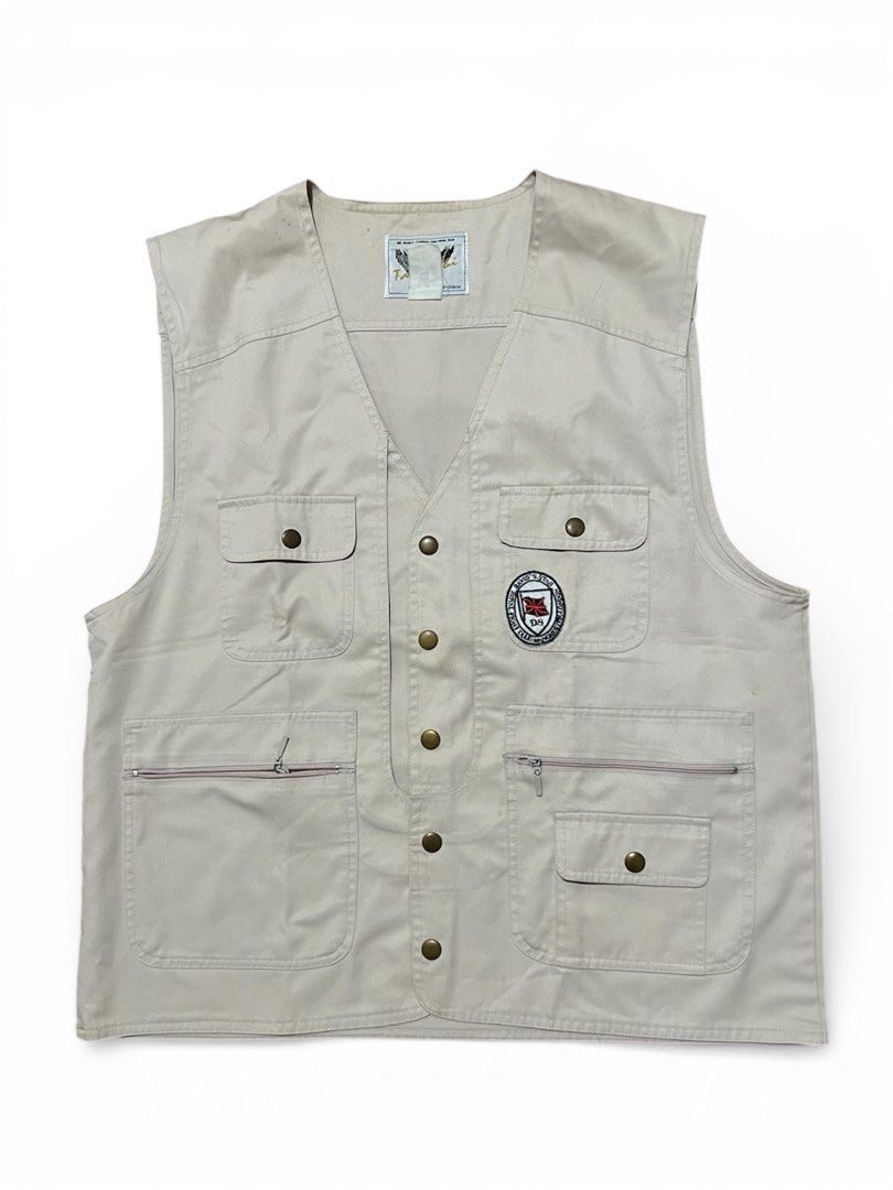 Beige Multi-Pocket Vest (Category: Vests) located in Caloocan City. Submitted by theaesthetics_ (Listing ID 1413026703, Image 1). Description: - Beige vest - Multiple pockets: 2 chest (button) - Button-down front - Small patch on right chest - Durable material (possibly cotton) - Classic, functional design Width - 21.5 Length - 25 One broken zipper.