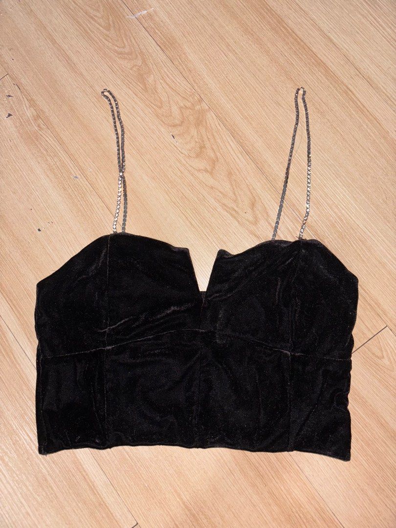 Black Velvet Top with Chain Straps (Category: Sleeveless) located in Manila. Submitted by mimi__28 (Listing ID 1413006632, Image 1). Description: - Black velvet top - Delicate chain straps - Sweetheart neckline - Fitted silhouette - Perfect for special occasions or a night out - pls text me thru SMS (will be inactive here in carousell for a while) - rfs: declutter - delivery options: grab, angkas, move it, lalamove - if delivery: buyer will shoul