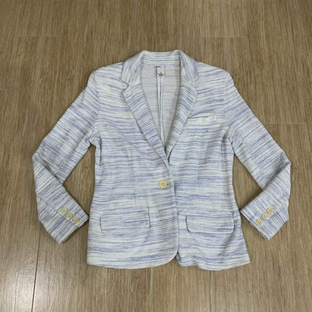 Blazer - Blue and White (Category: Coats, Jackets and Outerwear) located in Quezon City. Submitted by reply_1982 (Listing ID 1412903474, Image 1). Description: - Stylish blue and white patterned blazer - Single-button closure - Two front pockets - Long sleeves with button cuffs Length: 60cm Chest: 40cm Sleeves: 55cm.