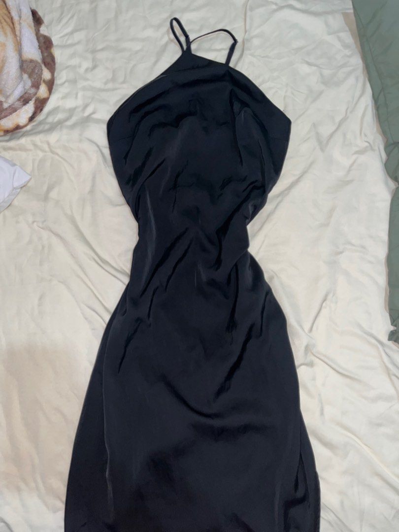 Calliope Halter Black Dress (Category: Dresses) located in Quezon City. Submitted by alex_declutter (Listing ID 1412896850, Image 2). Description: -High quality -Originally bought for ₱2,450 in UPTC -Used once RFS: Decluttering -fits XS-S.