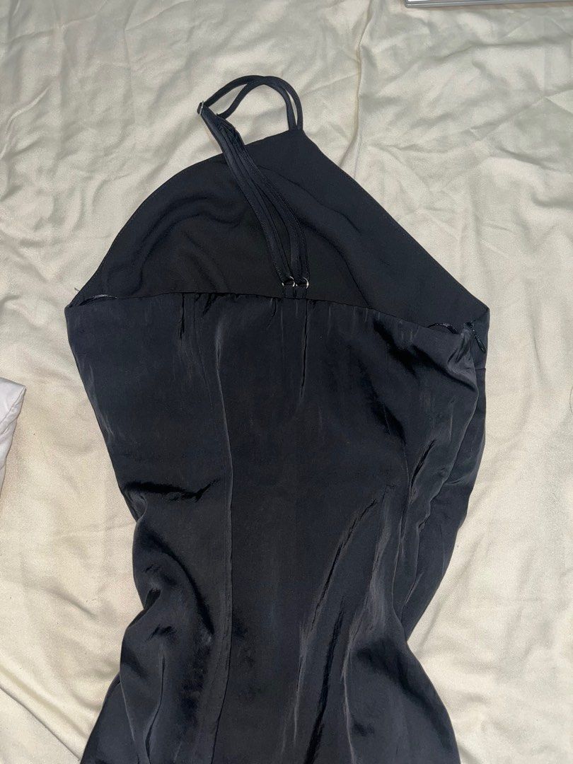 Calliope Halter Black Dress (Category: Dresses) located in Quezon City. Submitted by alex_declutter (Listing ID 1412896850, Image 3). Description: -High quality -Originally bought for ₱2,450 in UPTC -Used once RFS: Decluttering -fits XS-S.