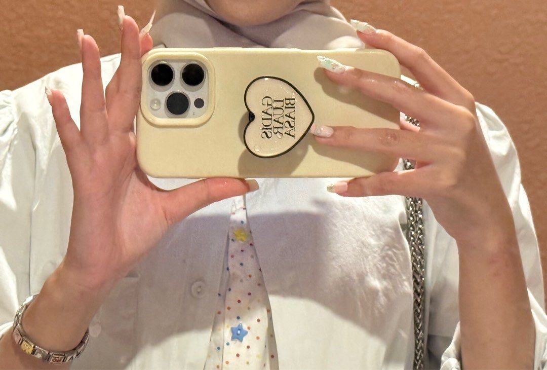 Casing with popsocket (Category: Cases & Covers) located in Telok Panglima Garang. Submitted by xx7499839s (Listing ID 1412954581, Image 1). Description: .