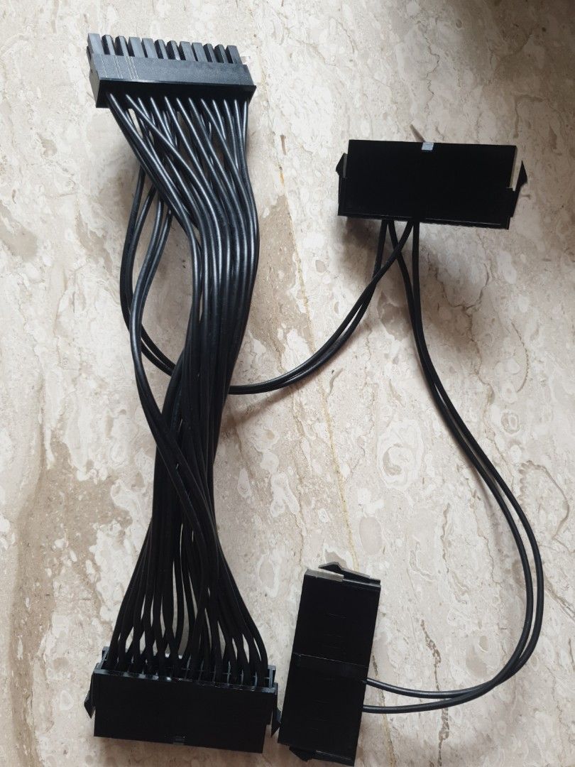 Computer cables (Category: Cables & Adaptors) located in Singapore. Submitted by urban21 (Listing ID 1412885122, Image 2). Description: Closing office . letting go at cheap.