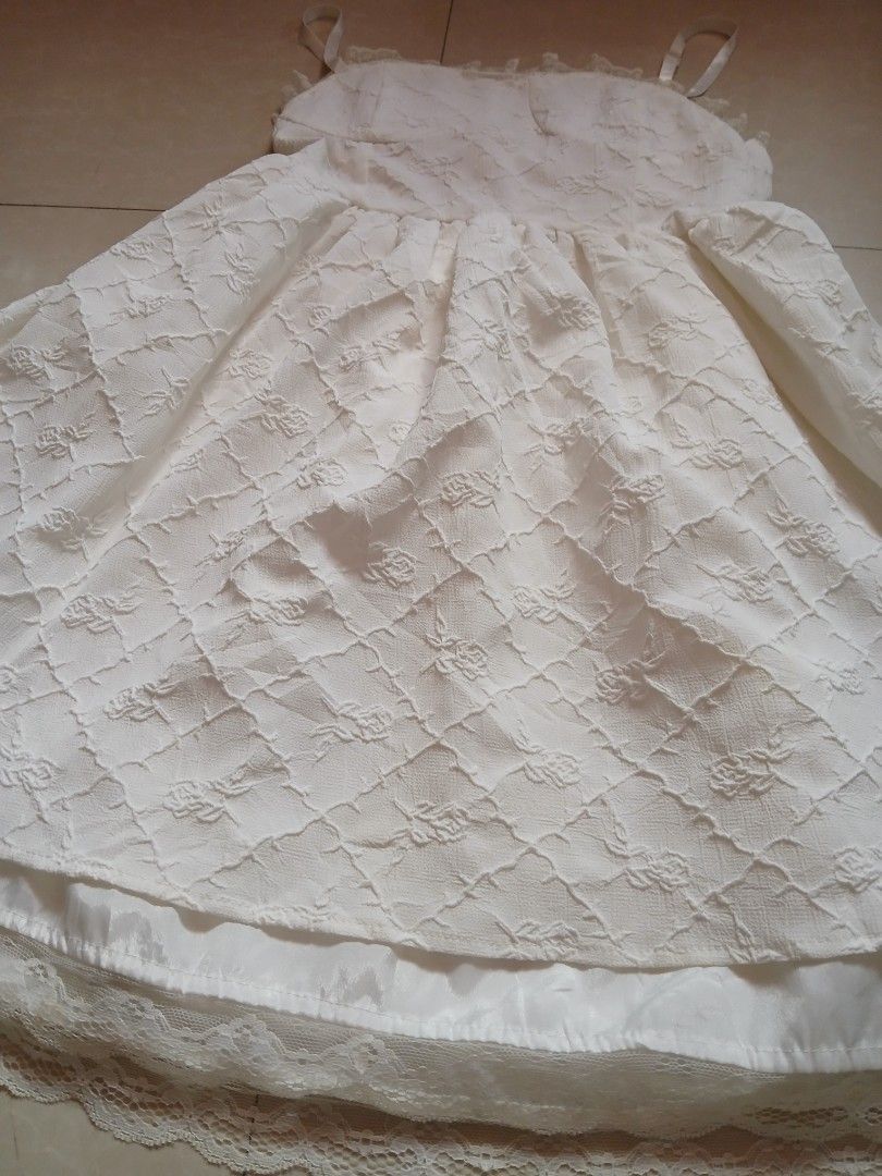 Cute White dress (Category: Dresses) located in Manila. Submitted by gotou_hotaru (Listing ID 1412917834, Image 2). Description: flower pattern embossed so many lace garterized back xs-small have padding.