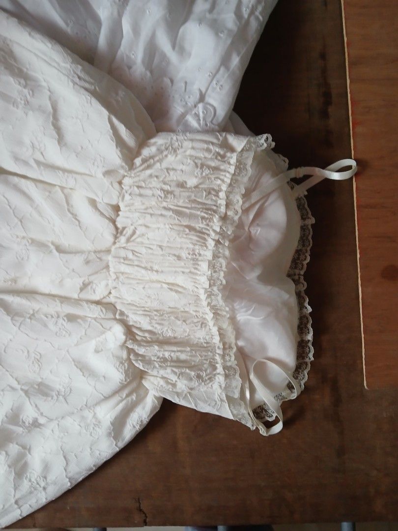 Cute White dress (Category: Dresses) located in Manila. Submitted by gotou_hotaru (Listing ID 1412917834, Image 3). Description: flower pattern embossed so many lace garterized back xs-small have padding.