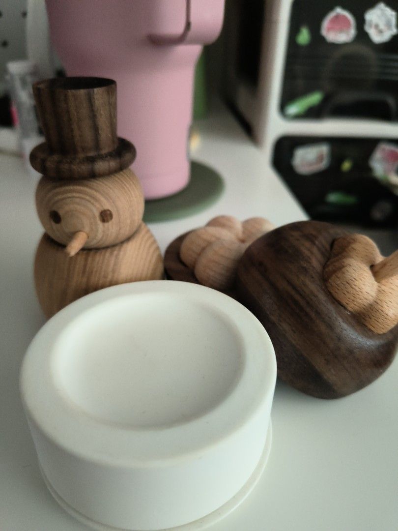 Diffusers (Category: Home Fragrance) located in Singapore. Submitted by tpn0508 (Listing ID 1412911980, Image 1). Description: Take all as 1 set.