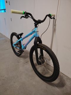 (Category: ) located in . Submitted by neonbikesg (Listing ID 1412963073, Image 1). Description: .