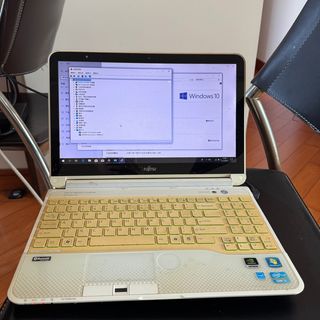 FujitsuLIFEBOOK E556 Ultrabook - Intel Core i5 6200U / 2.3