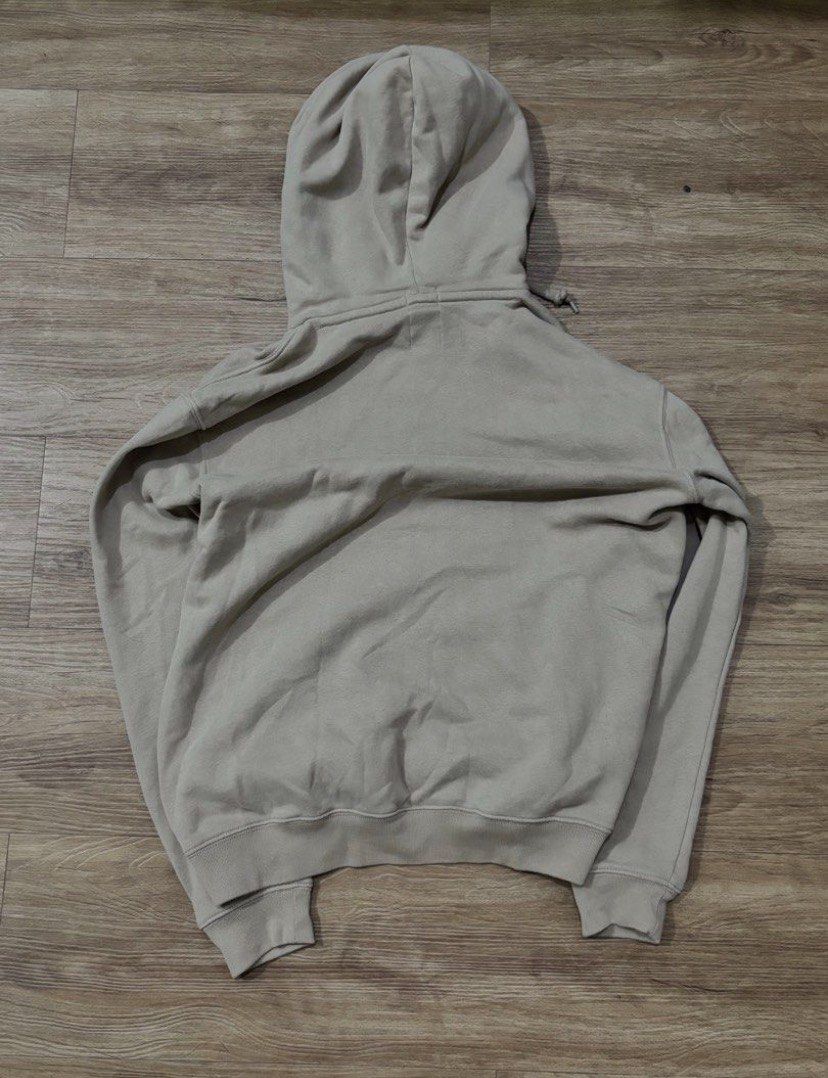 GAP Hoodie for sale!! (Category: Coats, Jackets and Outerwear) located in Manila. Submitted by therese97734 (Listing ID 1412903253, Image 2). Description: L=24.5” W=20” Sleeves =21” Negotiable .