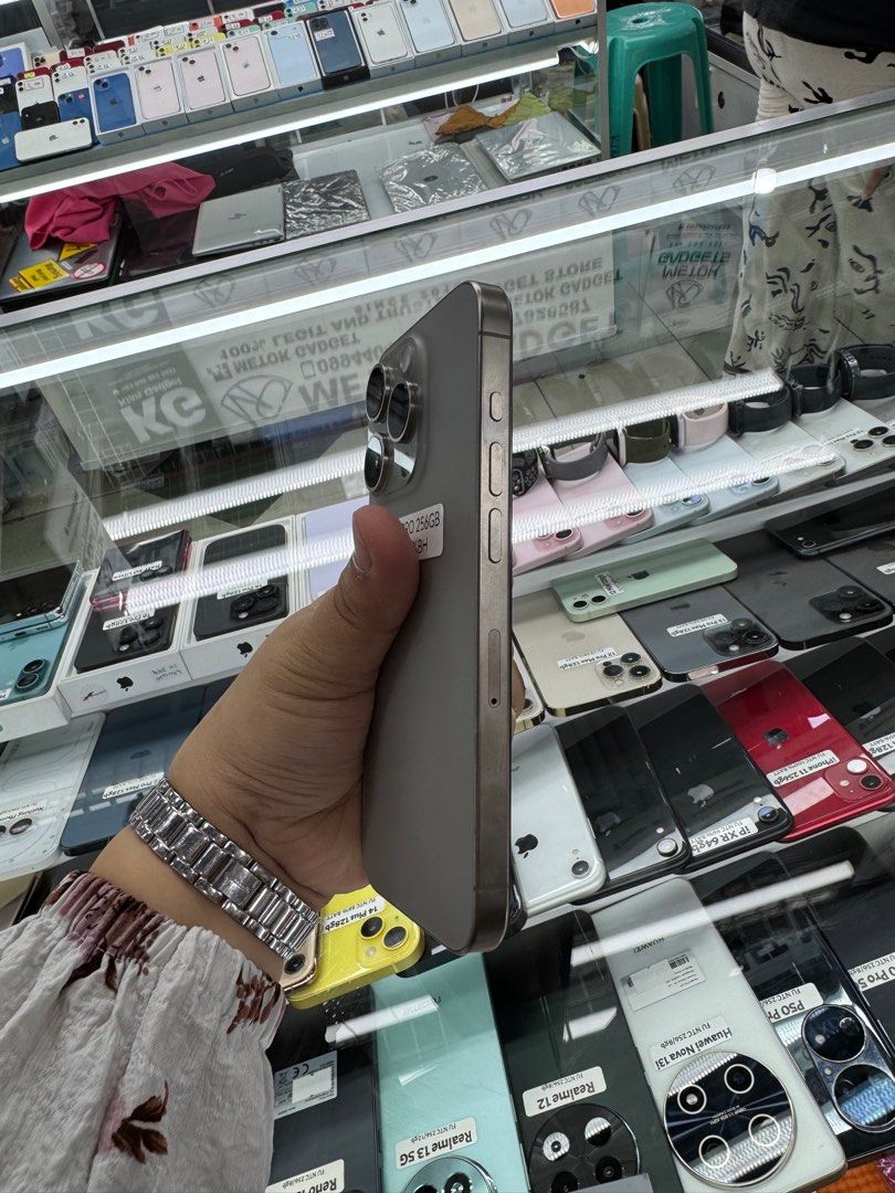 Iphone 15 Pro 256gb Good Batt FU NTC No issue (Category: iPhone 15 Series) located in San Juan City. Submitted by javedsgadgetshop (Listing ID 1413003666, Image 3). Description: INSTALLMENT OPTIONS : SPAY LATER / GGIVES / CREDIT CARD! WE BUY AND SELL SO PWEDE MAGBINTA OR SWAP ! Quick Specs : 💵 Iphone 15 Pro •256gb •NTC Variant •97% batt health •Factory Unlock •95% Smoothness •No hidden issue | No Repaired •100% Authentic | Not Refurbished •w/ OE
