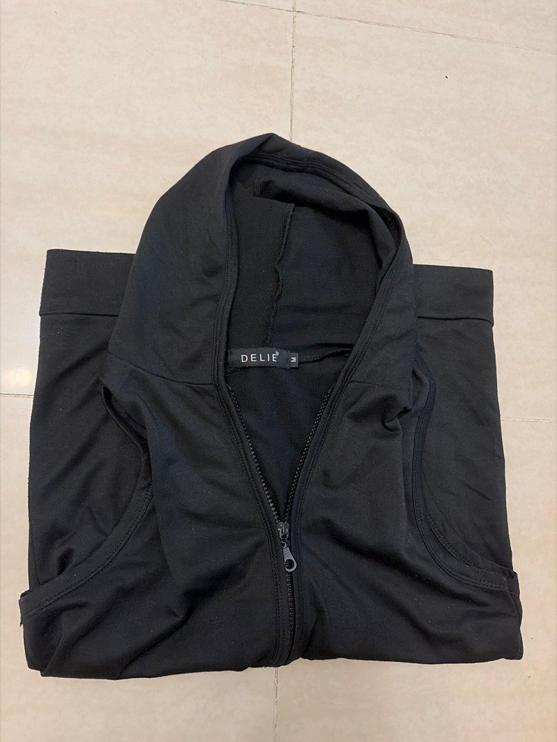 jackets (Category: Coats, Jackets and Outerwear) located in Singapore. Submitted by sparklingsunshine (Listing ID 1412933697, Image 5). Description: $5 each sizes in pic last slide is a zipper black sleeveless vest.