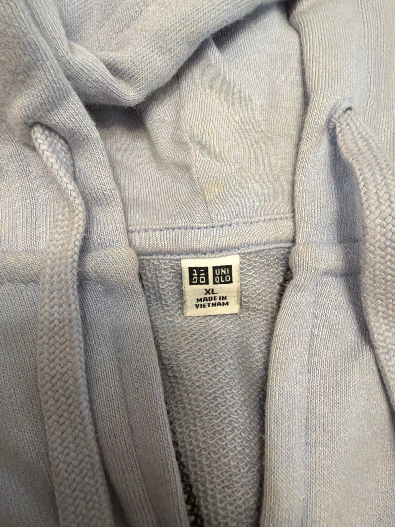 jackets (Category: Coats, Jackets and Outerwear) located in Singapore. Submitted by sparklingsunshine (Listing ID 1412933697, Image 2). Description: $5 each sizes in pic last slide is a zipper black sleeveless vest.