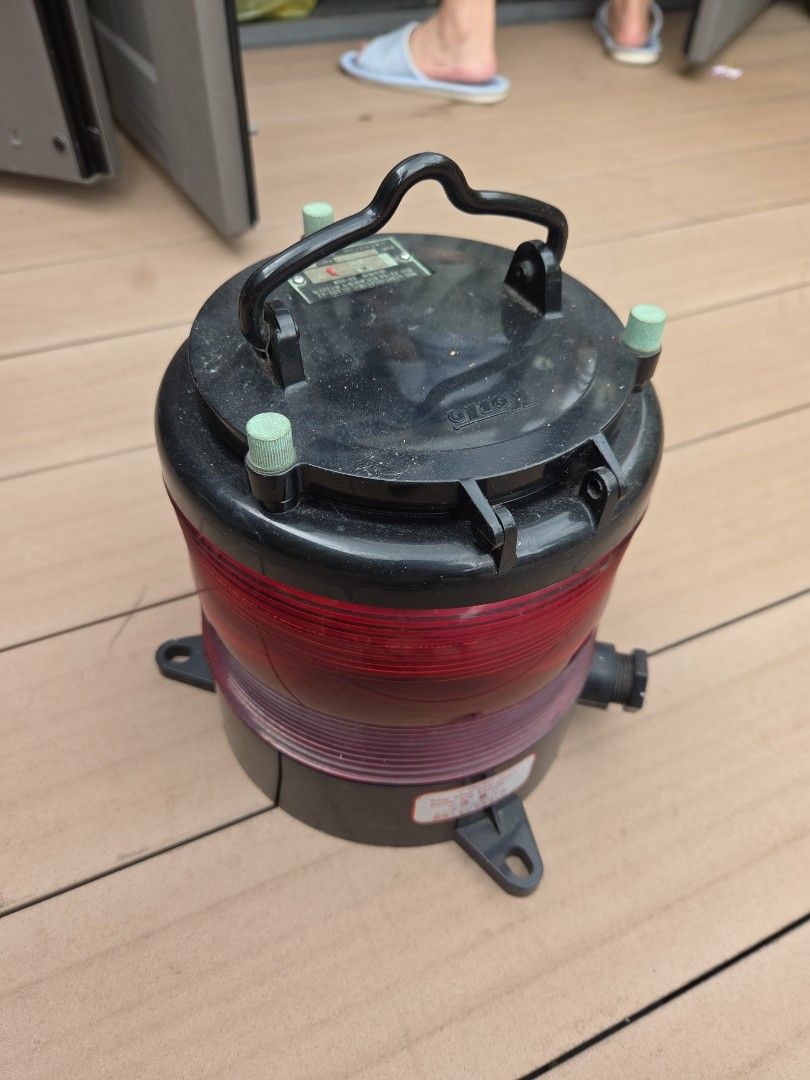 Light (Category: Exterior Lighting) located in Singapore. Submitted by cqchc (Listing ID 1412899415, Image 2). Description: antique light .