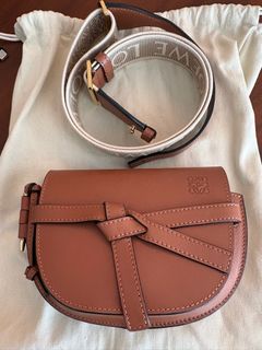 (Category: ) located in . Submitted by closet_market (Listing ID 1413030912, Image 1). Description: .