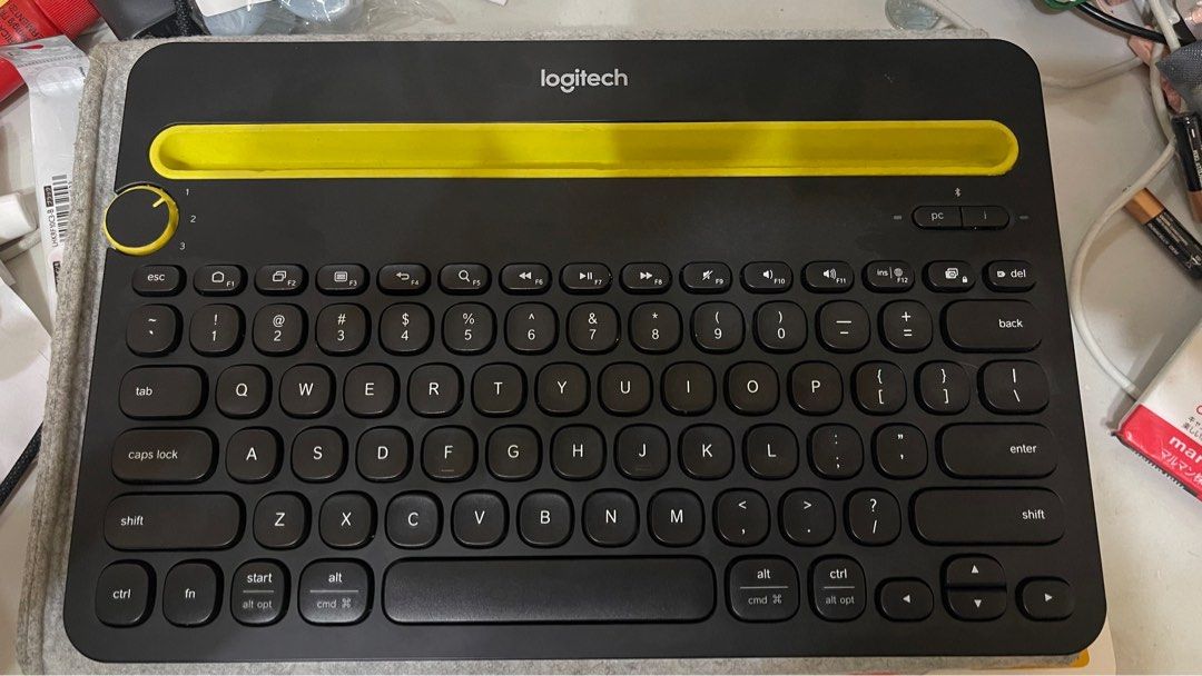 Logitech K480 Multi-Device Bluetooth Keyboard (Category: Computer Keyboard) located in Manila. Submitted by umulann (Listing ID 1412968711, Image 1). Description: - Logitech K480 keyboard - Designed for multiple devices - Stylish black and yellow color scheme - Integrated cradle for holding devices - Full QWERTY layout with function and shortcut keys - Model: K480.