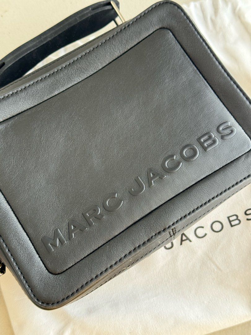 Marc Jacobs Box Bag (Category: Luxury Bags & Wallets) located in Mandaluyong City. Submitted by clearanceaa (Listing ID 1412905232, Image 3). Description: 100% Calf Leather Used less than 5 times. No flaws. In perfect condition. Authentic - comes with dust bag W 7.87 x H 5.51 x D3.15 inches.