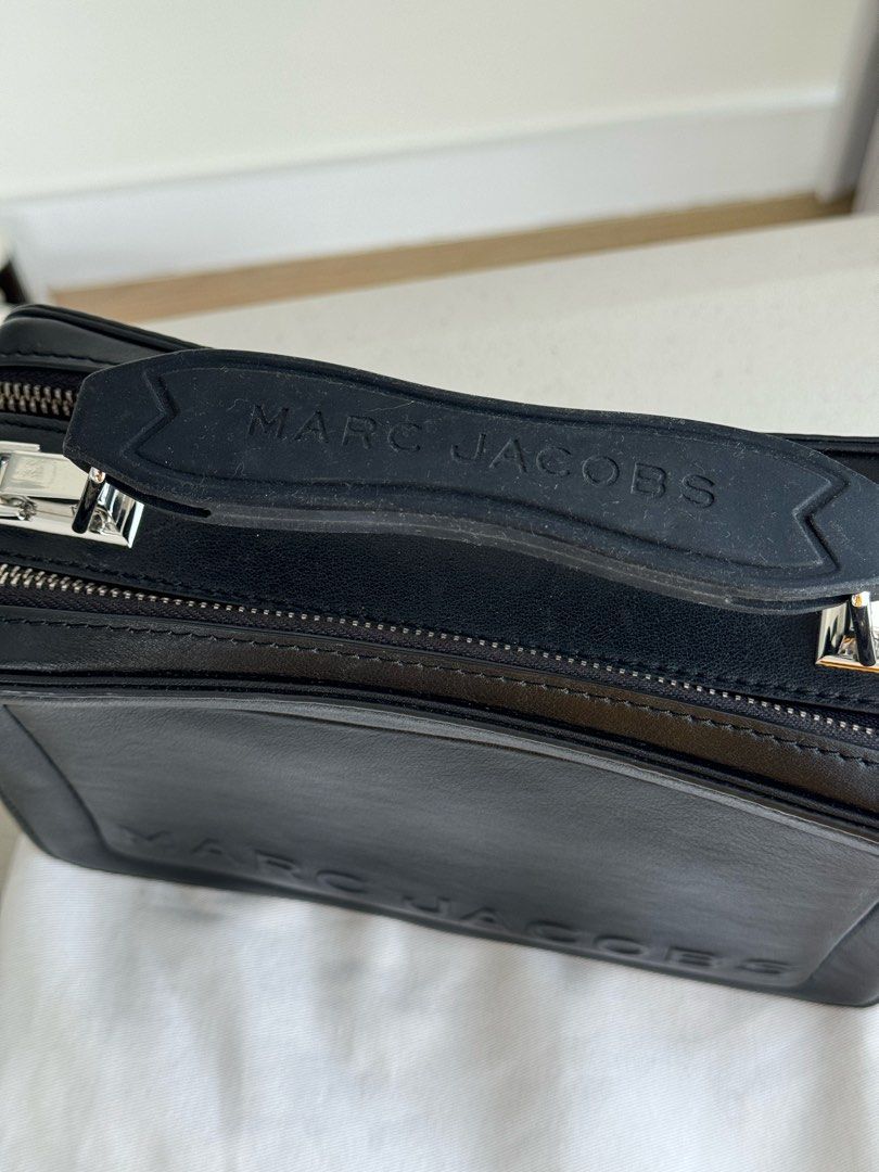 Marc Jacobs Box Bag (Category: Luxury Bags & Wallets) located in Mandaluyong City. Submitted by clearanceaa (Listing ID 1412905232, Image 2). Description: 100% Calf Leather Used less than 5 times. No flaws. In perfect condition. Authentic - comes with dust bag W 7.87 x H 5.51 x D3.15 inches.