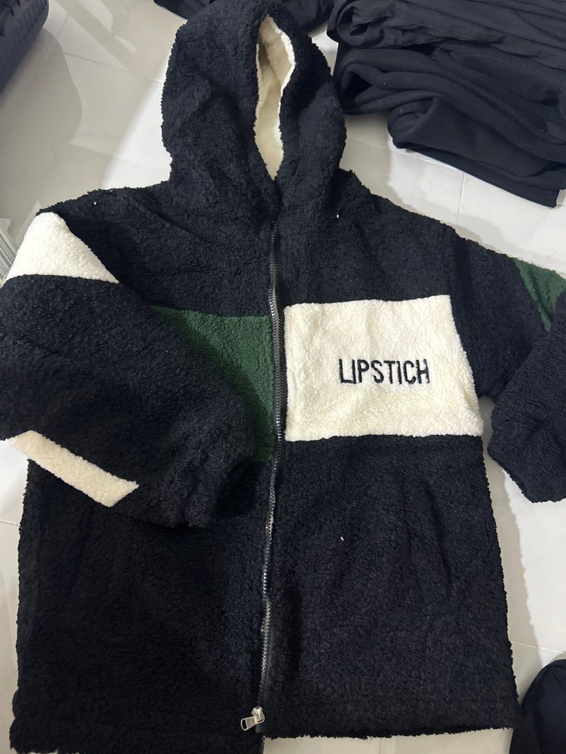 Nice Jacket (Category: Coats, Jackets and Outerwear) located in Singapore. Submitted by benjamin77 (Listing ID 1412976600, Image 1). Description: - nice & warm jacket size 150, suitable for height 150-162 - Full zipper closure - Soft and fluffy inner - Perfect for cold weather.