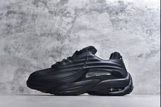 (Category: ) located in . Submitted by Outlet.Sneakers (Listing ID 1412913372, Image 1). Description: .
