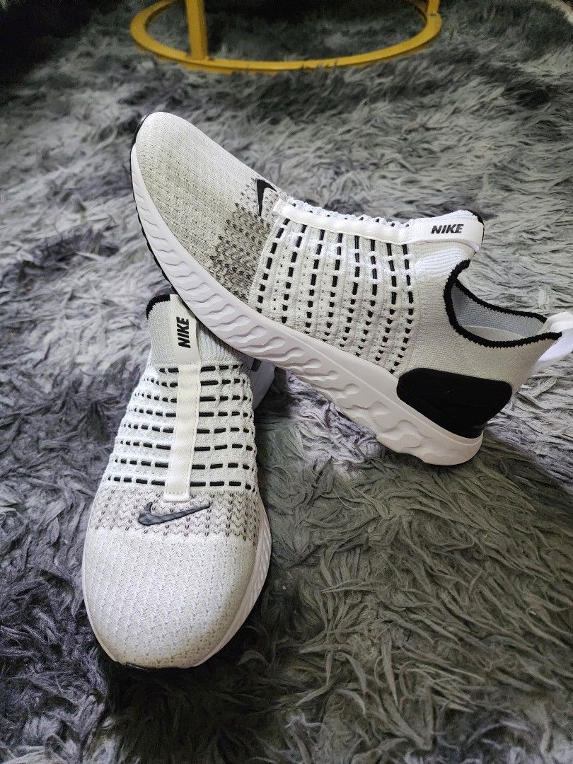 Nike react (Category: Sneakers) located in Singapore. Submitted by carlos3 (Listing ID 1412940930, Image 1). Description: 100% auth. from nike store. Used once.