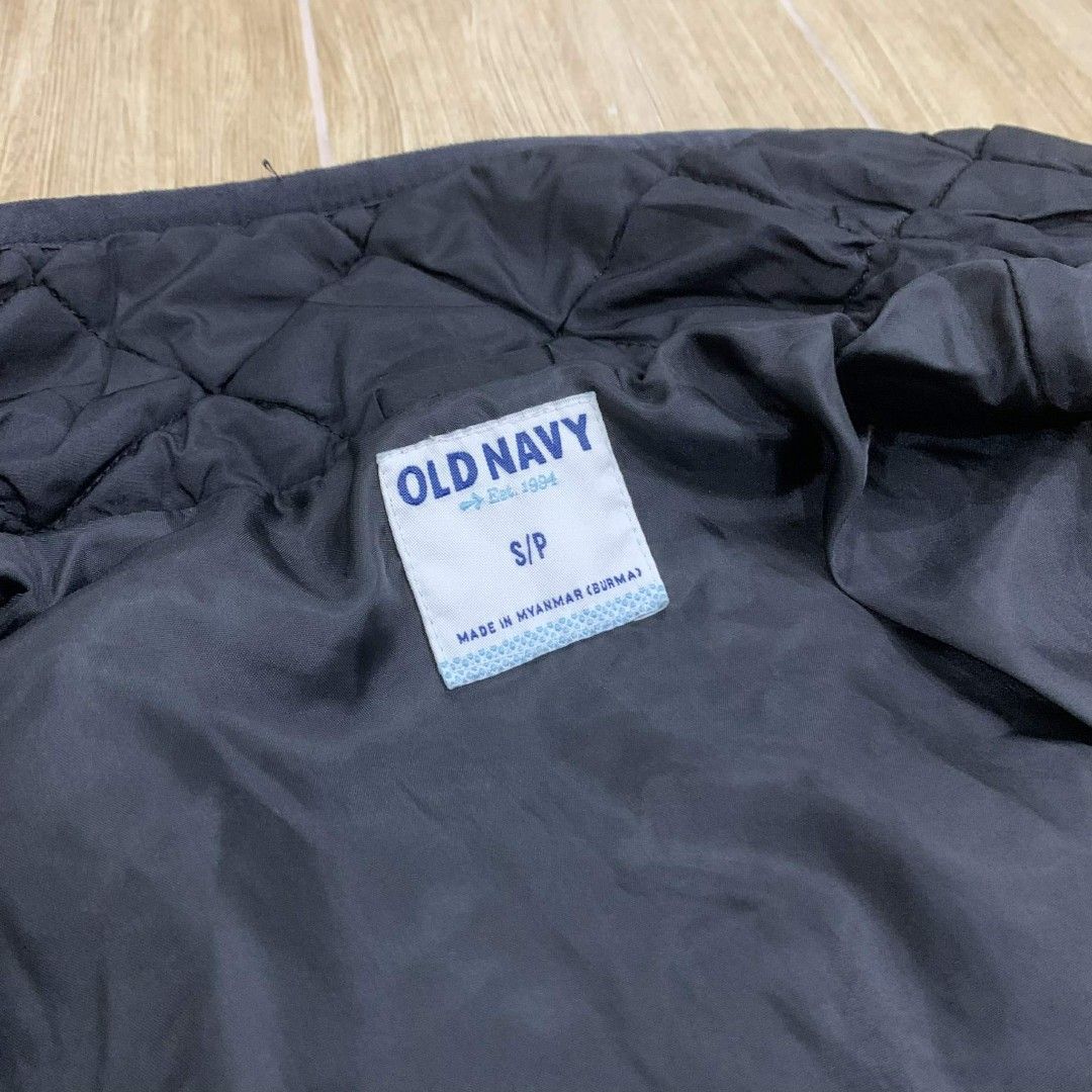 Old Navy Quilted Jacket Medium (Category: Coats, Jackets and Outerwear) located in Quezon City. Submitted by reply_1982 (Listing ID 1412902140, Image 2). Description: - Old Navy black quilted jacket - Full zipper closure - Two zippered pockets Shoulder: 36cm Length: 58cm Sleeves: 59cm Chest: 46cm.