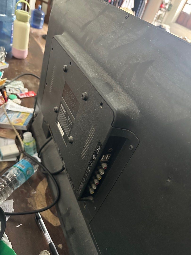 Pensonic LED TV (Category: TV) located in Manila. Submitted by mclovinnnn0 (Listing ID 1412955521, Image 2). Description: Pensonic TV model led-3217 Bought on 2021, slightly used. Never na ginamit since 2023. Still works fine and no issues..