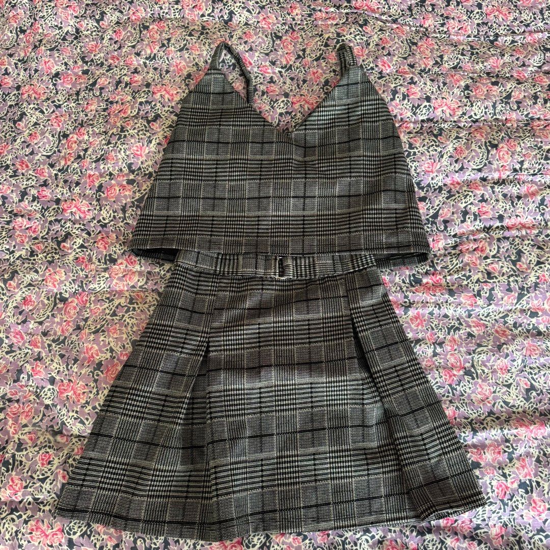 plaid gray two-piece coordinates set (Category: Sets or Coordinates) located in San Pablo. Submitted by aceinorv (Listing ID 1412938306, Image 1). Description: 🩶 fits xs–s frames 🩶 garterized for a comfy, flattering fit 🩶 idol vibes ✨ ‼️ must grab as a set – pieces sold together 🏷️ coords.
