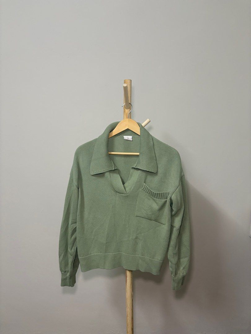 Preloved (Category: Other Tops) located in Senawang. Submitted by swany7 (Listing ID 1413024721, Image 2). Description: Baju for preloved rm10 each. Can pickup selayang or postage. Strictly no cod. .