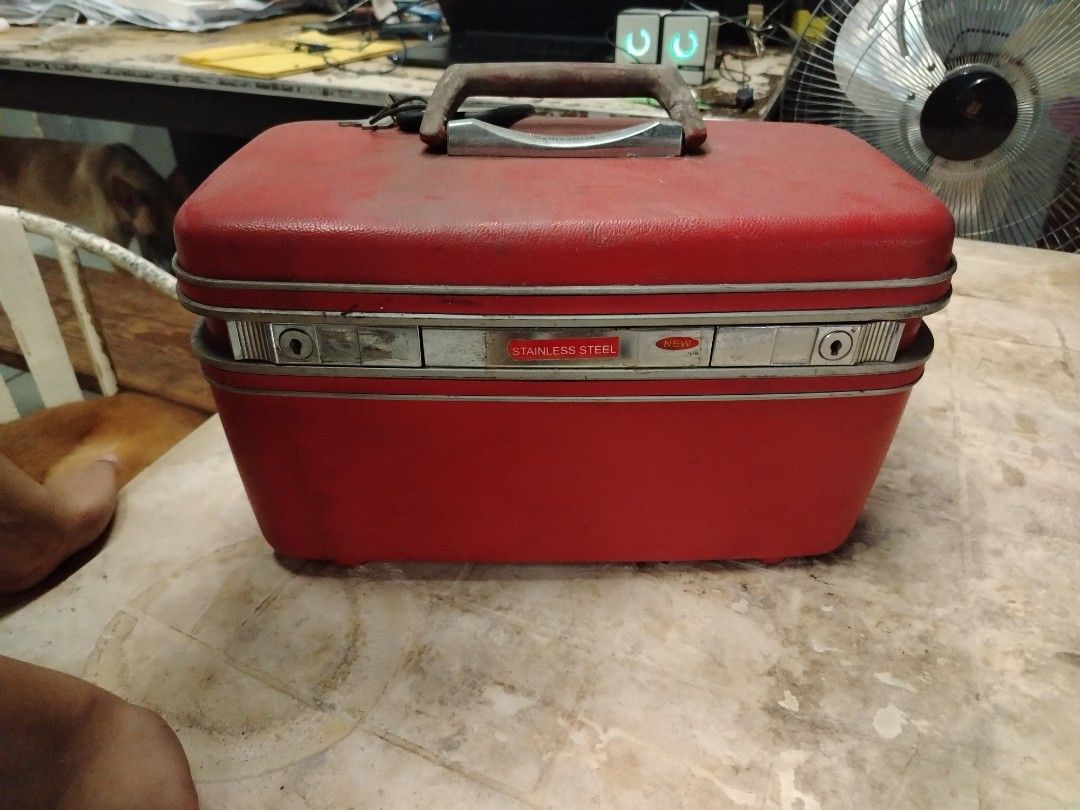 Samsonite Red Vanity Case (Category: Luxury Bags & Wallets) located in Quezon City. Submitted by mary.marcel (Listing ID 1412883733, Image 1). Description: Decluttering price negotiable - Vintage Samsonite vanity case - Classic red color - Features Samsonite logo on handle - Tan interior lining - Includes compartments and pockets - Removable tray - Metal accents and clasps.