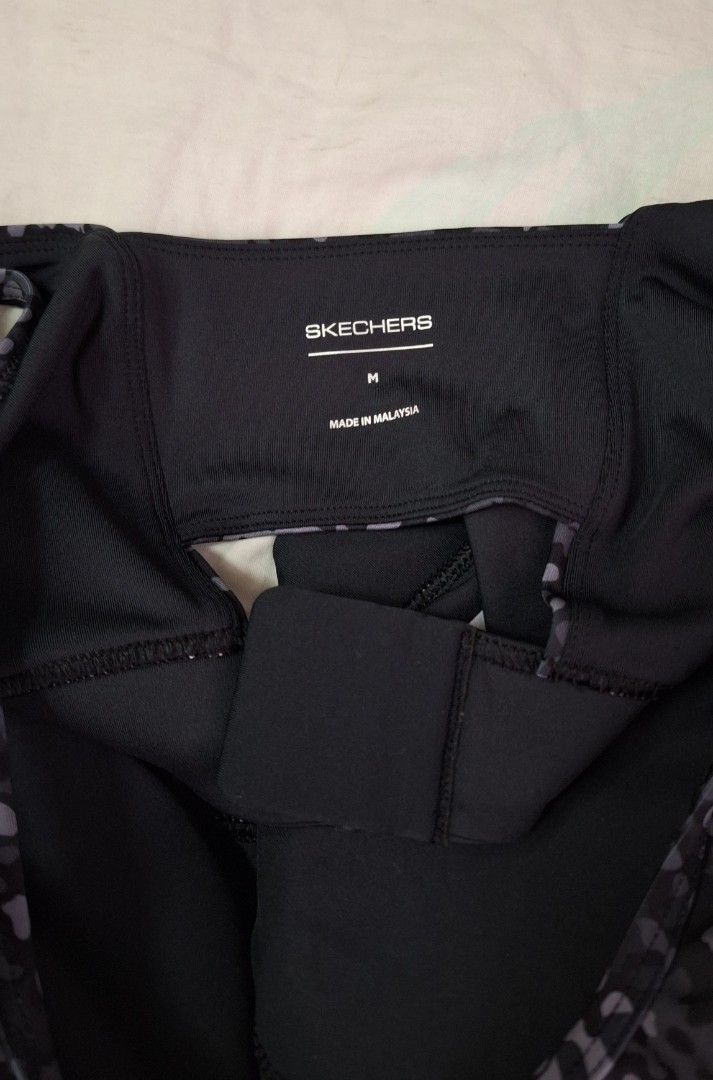 Skechers Sports Bra - Medium (Category: Activewear) located in Marikina City. Submitted by thesecondroomph (Listing ID 1412946327, Image 3). Description: Size M Sketchers Used 1-2 times but doesnt fit well.
