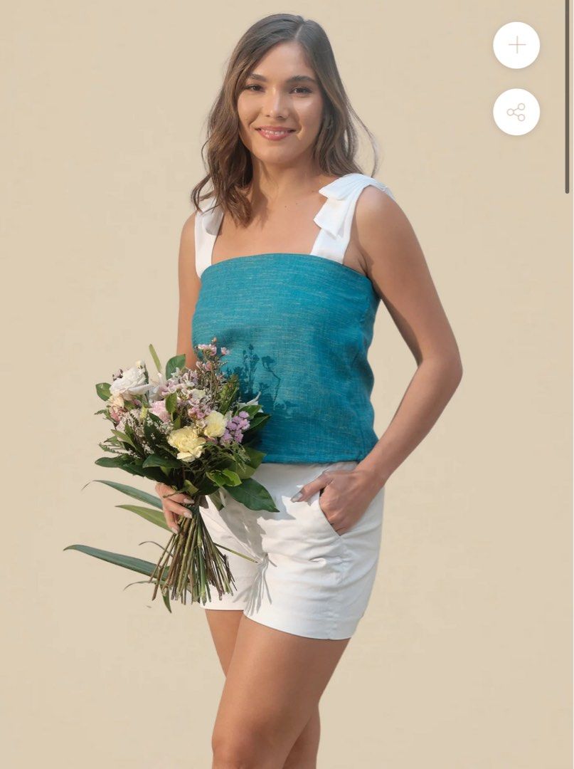 Sleeveless Top (Category: Sleeveless) located in Pasig City. Submitted by jilly613 (Listing ID 1413004815, Image 1). Description: This retails for around 2k. Barely used. Looks good as new. I do not do meet ups.