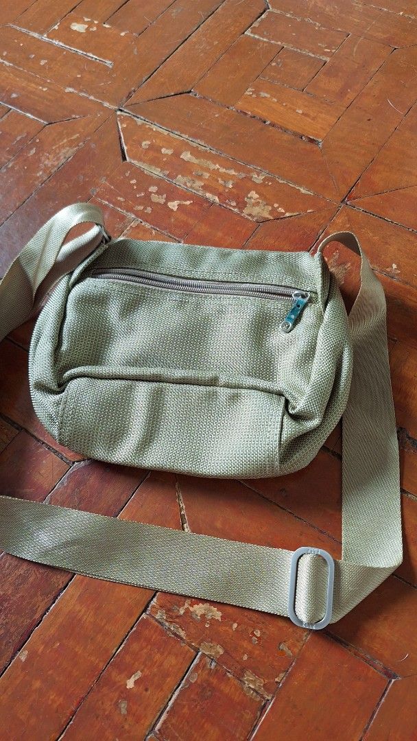 Small ladies body bag (Category: Shoulder Bags) located in Marikina City. Submitted by thesecondroomph (Listing ID 1412874042, Image 3). Description: Casual ladies body bag, small, has compartments inside issue: zippers are no longer aesthetic but still work (see photos).