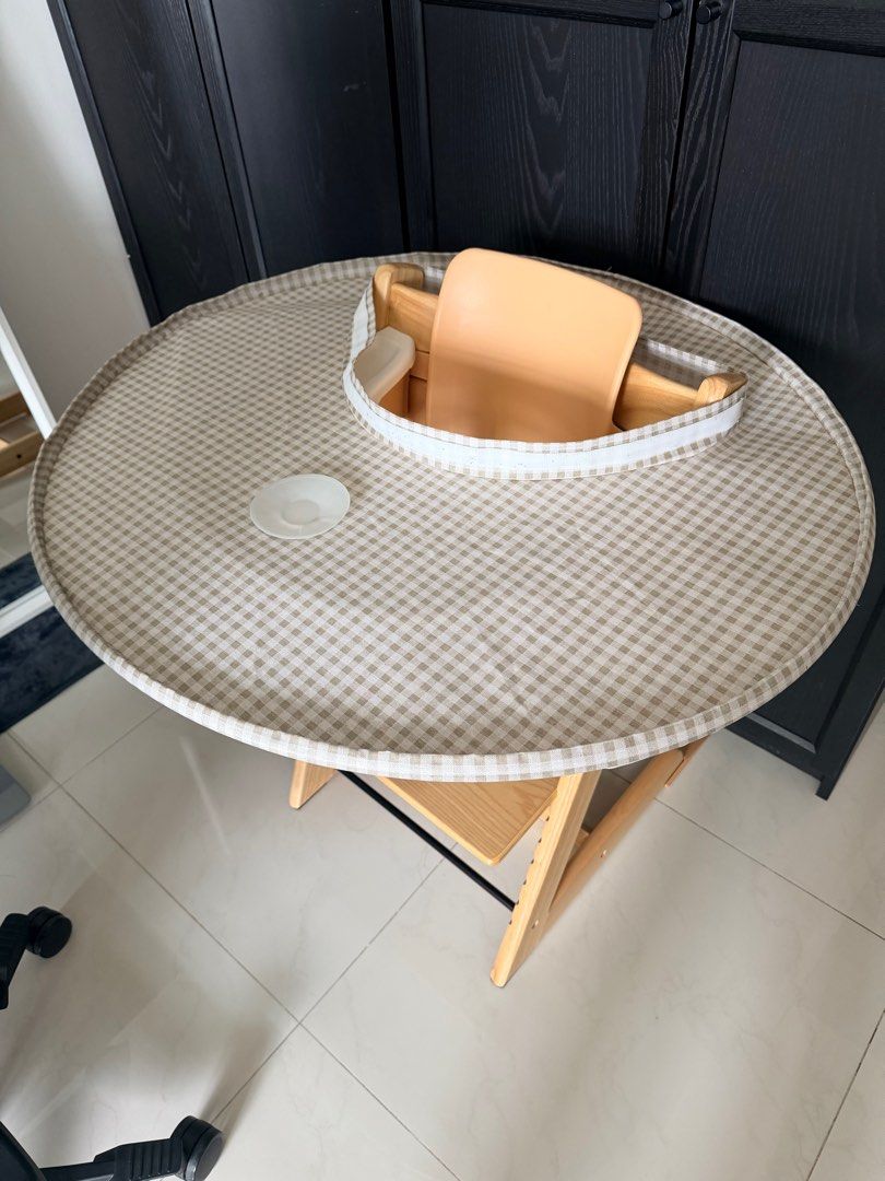 Stokke High Chair Eating table mat for feeding (Category: Baby High Chairs) located in Singapore. Submitted by peperou (Listing ID 1412879387, Image 1). Description: Pick up yourself at 542278.