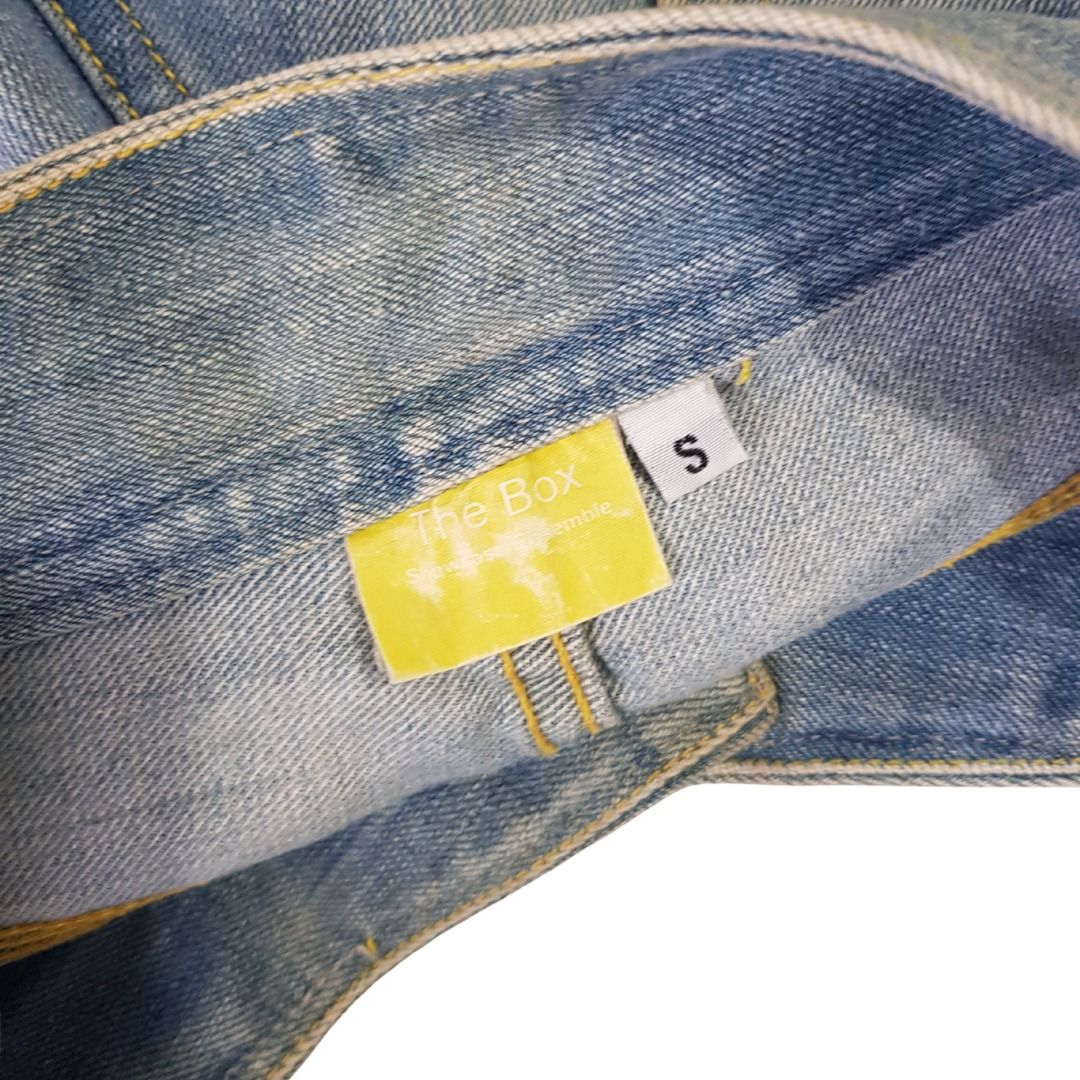 The Box Denim Shorts - Size S (Category: Shorts) located in Sorsogon. Submitted by svyad (Listing ID 1412946924, Image 2). Description: - The Box denim shorts - Light wash - Size S - Button and zipper closure - Two front pockets - Two back pockets with decorative stitch - Folded hem says S but fits M better tags: denim, y2k, vintage, retro, jorts, shorts.