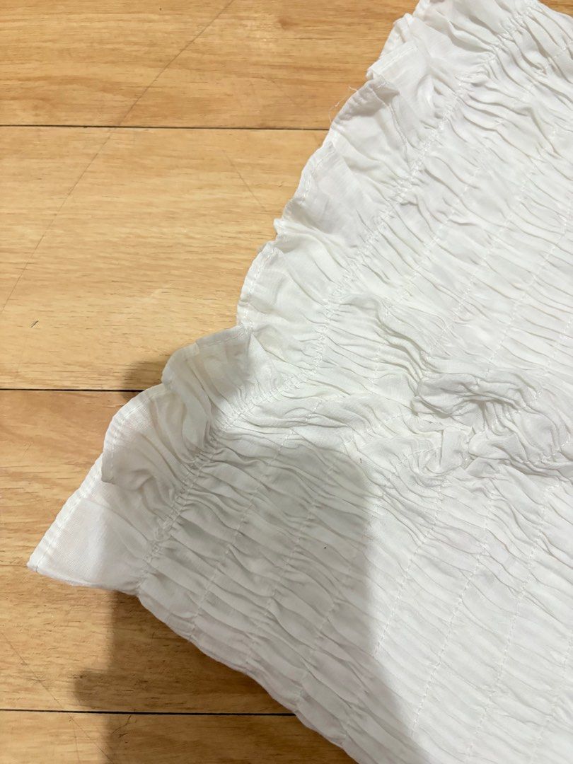 White Tube Top (Category: Others Tops) located in Manila. Submitted by d3clutterwithabg (Listing ID 1412970361, Image 2). Description: - White tube top - Ruffled design - Shirred, textured fabric - Ruffles on top and bottom edges - Lightweight material - Versatile for various outfits.