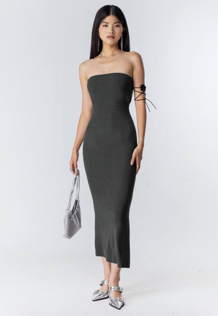 WTS BNWT Young Hungry Free YHF Thrist quencher dress in Black & Dark Grey, Size XS @ $40 each (Category: Dresses) located in Singapore. Submitted by mimiriku (Listing ID 1412964556, Image 2). Description: WTS BNWT YHF Thrist quencher dress in Black & Dark Grey, Size XS @ $40 each Have 2 cols avail! ✅ Black ✅ Dark Grey Tracked mail: +$3 , will send mail proof + tracking number .