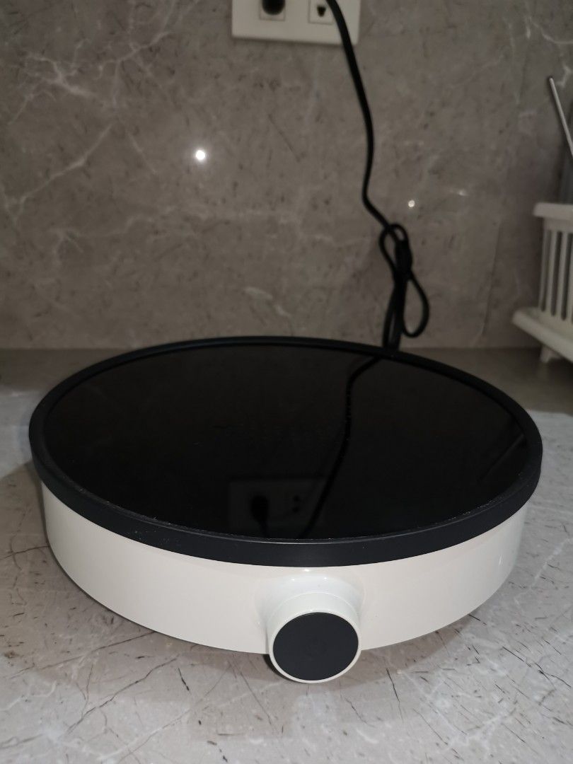 Xiaomi Induction Cooker (Category: Cookers) located in Pasig City. Submitted by 21.decluttering (Listing ID 1413017143, Image 3). Description: Unit Rubber ring Box What you see, is what you get. Wag maghanap ng wala. Bili kayo ng brand new. RFS: upgrading Product Details: Original Xiaomi Mijia Induction Cooker (Youth Version) Description: Smart electric induction cooker with precise power and temperature control, designed for rapid heating and co