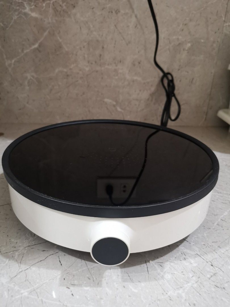 Xiaomi Induction Cooker (Category: Cookers) located in Pasig City. Submitted by 21.decluttering (Listing ID 1413017143, Image 2). Description: Unit Rubber ring Box What you see, is what you get. Wag maghanap ng wala. Bili kayo ng brand new. RFS: upgrading Product Details: Original Xiaomi Mijia Induction Cooker (Youth Version) Description: Smart electric induction cooker with precise power and temperature control, designed for rapid heating and co